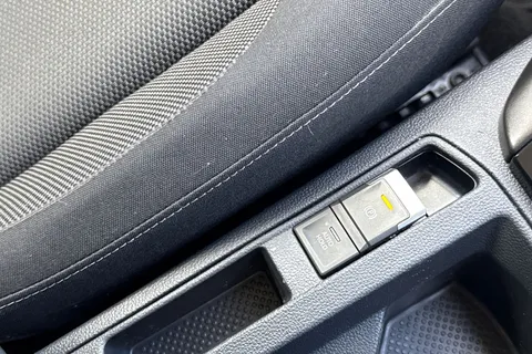 MK68OAU Volkswagen T-Roc 1.6 TDI SE Euro 6 (s/s) 5dr Thumbnail #55