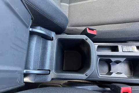 MK68OAU Volkswagen T-Roc 1.6 TDI SE Euro 6 (s/s) 5dr Thumbnail #58