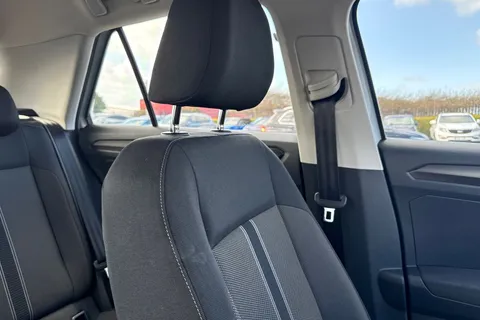 MK68OAU Volkswagen T-Roc 1.6 TDI SE Euro 6 (s/s) 5dr Thumbnail #59