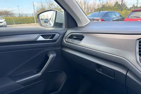 MK68OAU Volkswagen T-Roc 1.6 TDI SE Euro 6 (s/s) 5dr Thumbnail #60