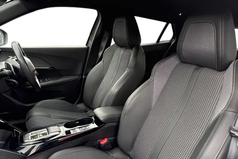 16 of 57 for PEUGEOT 2008 1.2 PureTech GT EAT Euro 6 (s/s) 5dr