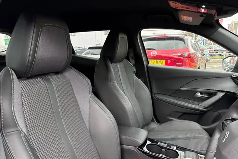 24 of 57 for PEUGEOT 2008 1.2 PureTech GT EAT Euro 6 (s/s) 5dr