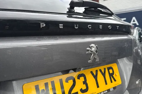 32 of 57 for PEUGEOT 2008 1.2 PureTech GT EAT Euro 6 (s/s) 5dr