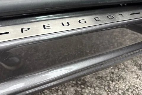 33 of 57 for PEUGEOT 2008 1.2 PureTech GT EAT Euro 6 (s/s) 5dr