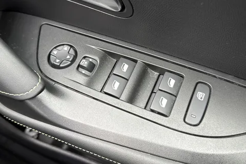 36 of 57 for PEUGEOT 2008 1.2 PureTech GT EAT Euro 6 (s/s) 5dr