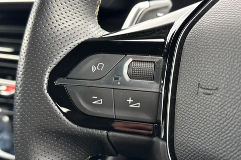 40 of 57 for PEUGEOT 2008 1.2 PureTech GT EAT Euro 6 (s/s) 5dr