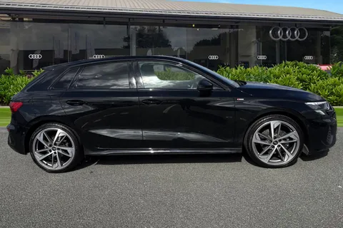 DX24XEB Audi A3 Sportback Black Edition 35 TFSI  150 PS S tronic Thumbnail #4