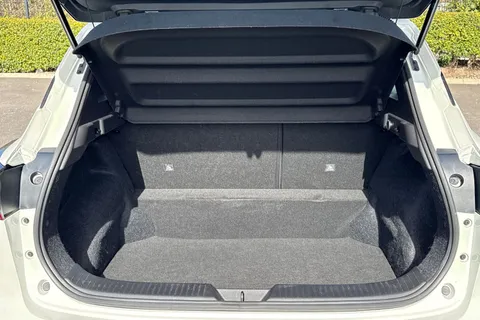 AF23TGU Nissan Qashqai 1.3 DIG-T MHEV Acenta Premium Euro 6 (s/s) 5dr Thumbnail #8