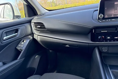 AF23TGU Nissan Qashqai 1.3 DIG-T MHEV Acenta Premium Euro 6 (s/s) 5dr Thumbnail #21