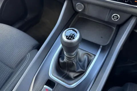 AF23TGU Nissan Qashqai 1.3 DIG-T MHEV Acenta Premium Euro 6 (s/s) 5dr Thumbnail #24