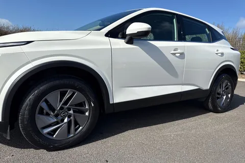 AF23TGU Nissan Qashqai 1.3 DIG-T MHEV Acenta Premium Euro 6 (s/s) 5dr Thumbnail #29