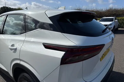 AF23TGU Nissan Qashqai 1.3 DIG-T MHEV Acenta Premium Euro 6 (s/s) 5dr Thumbnail #32