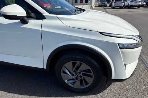 AF23TGU Nissan Qashqai 1.3 DIG-T MHEV Acenta Premium Euro 6 (s/s) 5dr Thumbnail #37