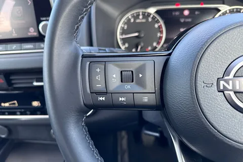 AF23TGU Nissan Qashqai 1.3 DIG-T MHEV Acenta Premium Euro 6 (s/s) 5dr Thumbnail #39