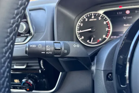 AF23TGU Nissan Qashqai 1.3 DIG-T MHEV Acenta Premium Euro 6 (s/s) 5dr Thumbnail #41