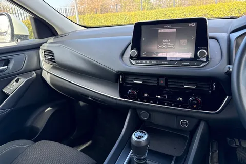 AF23TGU Nissan Qashqai 1.3 DIG-T MHEV Acenta Premium Euro 6 (s/s) 5dr Thumbnail #45