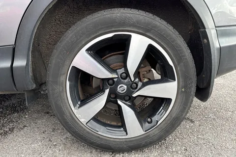 10 of 57 for Nissan Qashqai 1.2 DIG-T N-Connecta XTRON 2WD Euro 6 (s/s) 5dr