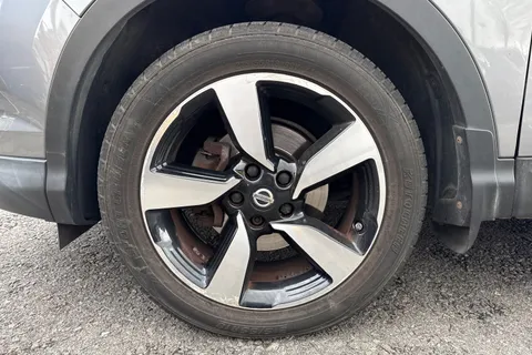 11 of 57 for Nissan Qashqai 1.2 DIG-T N-Connecta XTRON 2WD Euro 6 (s/s) 5dr