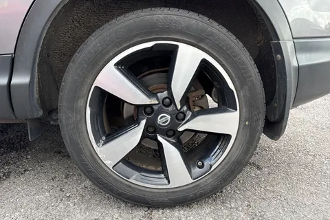 12 of 57 for Nissan Qashqai 1.2 DIG-T N-Connecta XTRON 2WD Euro 6 (s/s) 5dr