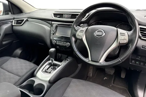 14 of 57 for Nissan Qashqai 1.2 DIG-T N-Connecta XTRON 2WD Euro 6 (s/s) 5dr