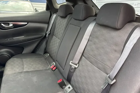 19 of 57 for Nissan Qashqai 1.2 DIG-T N-Connecta XTRON 2WD Euro 6 (s/s) 5dr