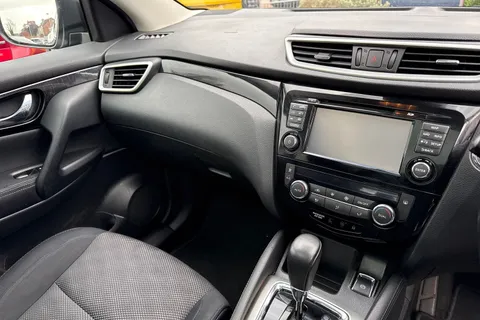 20 of 57 for Nissan Qashqai 1.2 DIG-T N-Connecta XTRON 2WD Euro 6 (s/s) 5dr