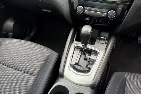 23 of 57 for Nissan Qashqai 1.2 DIG-T N-Connecta XTRON 2WD Euro 6 (s/s) 5dr