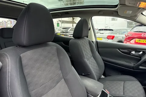 24 of 57 for Nissan Qashqai 1.2 DIG-T N-Connecta XTRON 2WD Euro 6 (s/s) 5dr