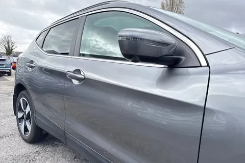 27 of 57 for Nissan Qashqai 1.2 DIG-T N-Connecta XTRON 2WD Euro 6 (s/s) 5dr