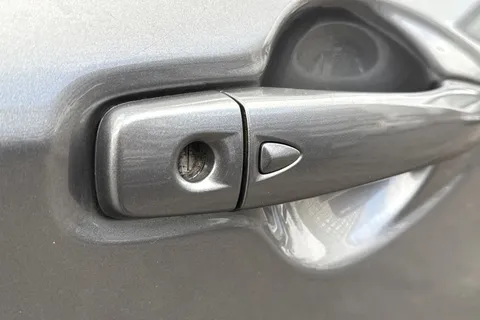 28 of 57 for Nissan Qashqai 1.2 DIG-T N-Connecta XTRON 2WD Euro 6 (s/s) 5dr