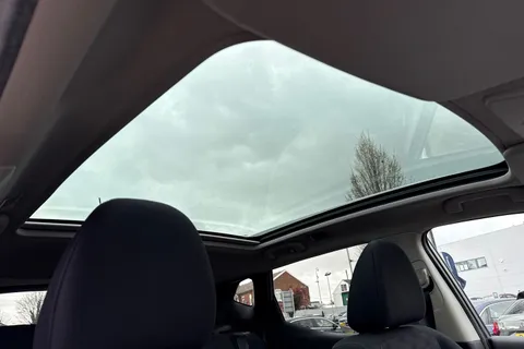 29 of 57 for Nissan Qashqai 1.2 DIG-T N-Connecta XTRON 2WD Euro 6 (s/s) 5dr