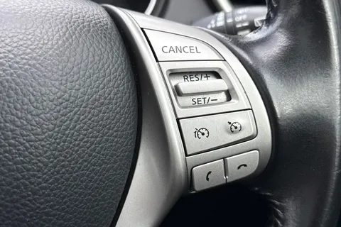 40 of 57 for Nissan Qashqai 1.2 DIG-T N-Connecta XTRON 2WD Euro 6 (s/s) 5dr