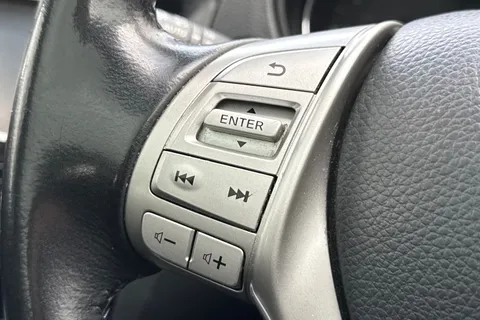 41 of 57 for Nissan Qashqai 1.2 DIG-T N-Connecta XTRON 2WD Euro 6 (s/s) 5dr