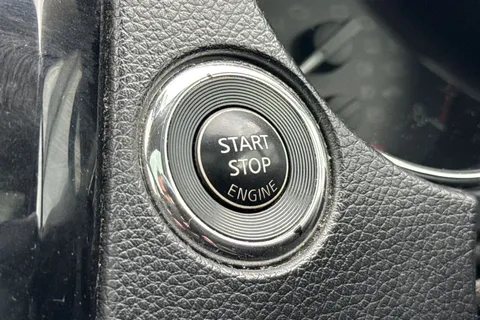 42 of 57 for Nissan Qashqai 1.2 DIG-T N-Connecta XTRON 2WD Euro 6 (s/s) 5dr