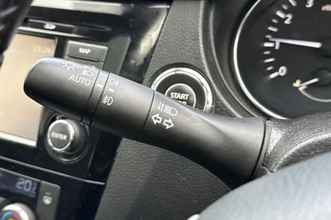 44 of 57 for Nissan Qashqai 1.2 DIG-T N-Connecta XTRON 2WD Euro 6 (s/s) 5dr