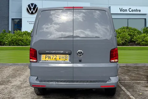PN72VHB Volkswagen Transporter 2.0 TDI 150 Highline Van DSG Thumbnail #4