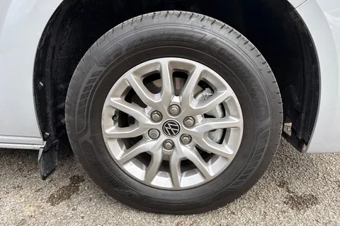 PK75UDB Volkswagen Transporter 2.0 TDI 170 Commerce Pro Van Auto Thumbnail #10