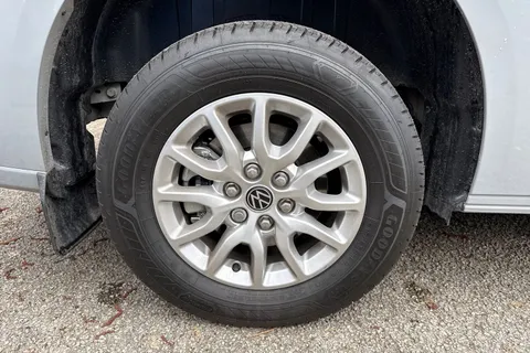 PK75UDB Volkswagen Transporter 2.0 TDI 170 Commerce Pro Van Auto Thumbnail #11