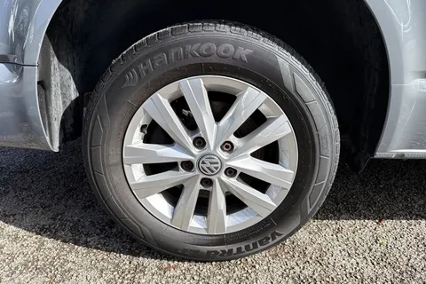 PN72VHB Volkswagen Transporter 2.0 TDI 150 Highline Van DSG Thumbnail #10