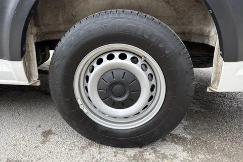 PN74SDY Volkswagen Crafter 2.0 TDI 140PS Commerce High Roof Van Thumbnail #11