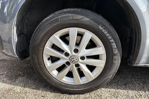 PN72VHB Volkswagen Transporter 2.0 TDI 150 Highline Van DSG Thumbnail #12