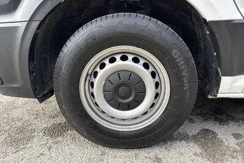 PN74SDY Volkswagen Crafter 2.0 TDI 140PS Commerce High Roof Van Thumbnail #12