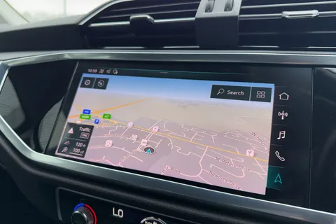 17 of 66 for Audi Q3 Sport 35 TFSI 150 PS 6-speed