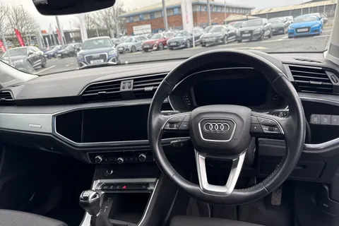 18 of 66 for Audi Q3 Sport 35 TFSI 150 PS 6-speed