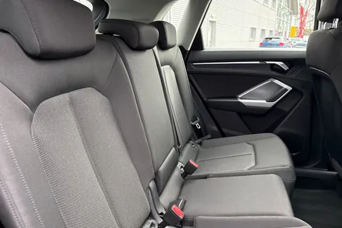 19 of 66 for Audi Q3 Sport 35 TFSI 150 PS 6-speed