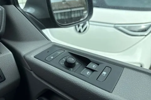 PN72VHB Volkswagen Transporter 2.0 TDI 150 Highline Van DSG Thumbnail #20