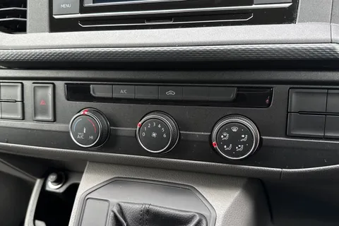 PN72VHB Volkswagen Transporter 2.0 TDI 150 Highline Van DSG Thumbnail #21
