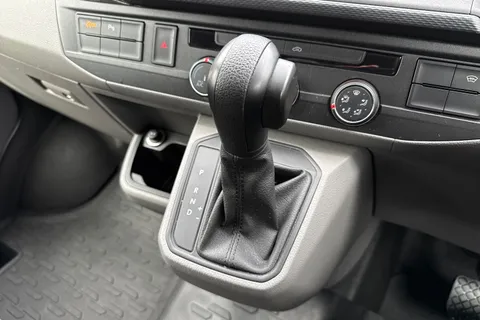 PN72VHB Volkswagen Transporter 2.0 TDI 150 Highline Van DSG Thumbnail #22