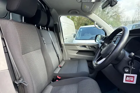 PN72VHB Volkswagen Transporter 2.0 TDI 150 Highline Van DSG Thumbnail #23