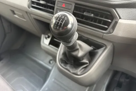 PN74SDY Volkswagen Crafter 2.0 TDI 140PS Commerce High Roof Van Thumbnail #22